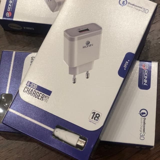 Ronin R-930 Quick power Charger (3.0A)