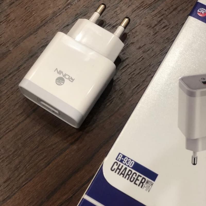 Ronin R-930 Quick power Charger (3.0A)