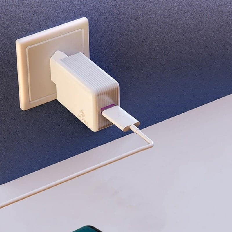 Ronin R-930 Quick power Charger (3.0A)