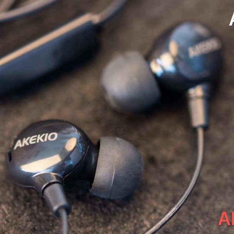 Akekio AE06 In-Ear Stereo Headphones/Handfree for IOS and Android with Nois